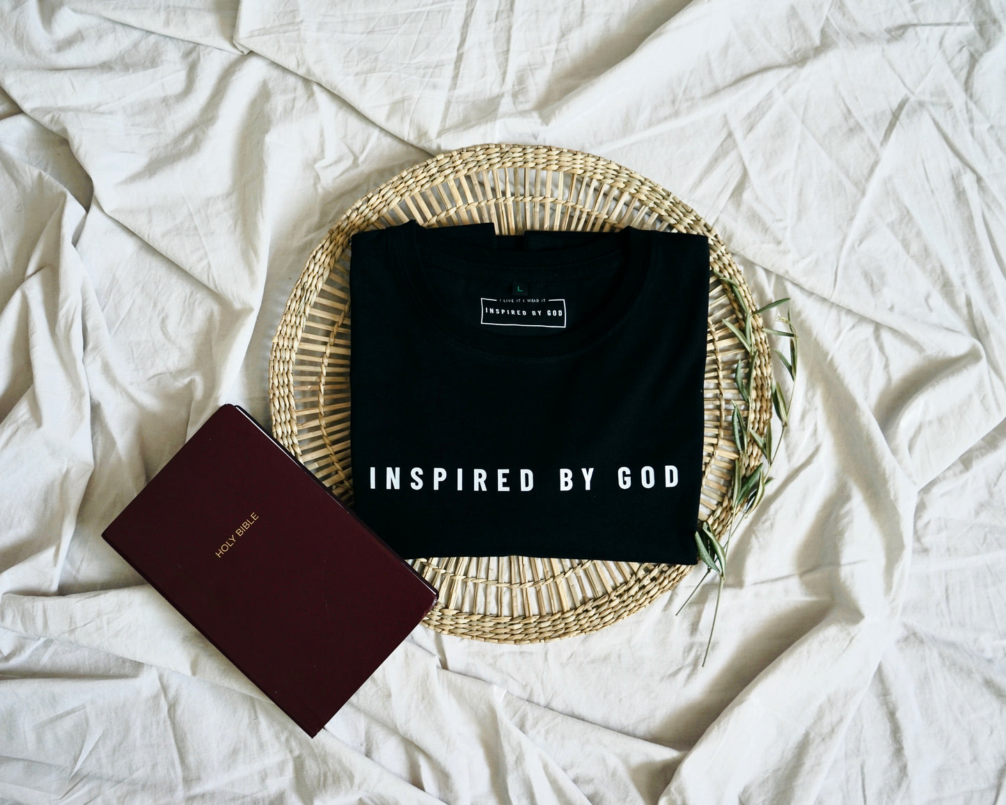 "Inspired by God" - camiseta negra 