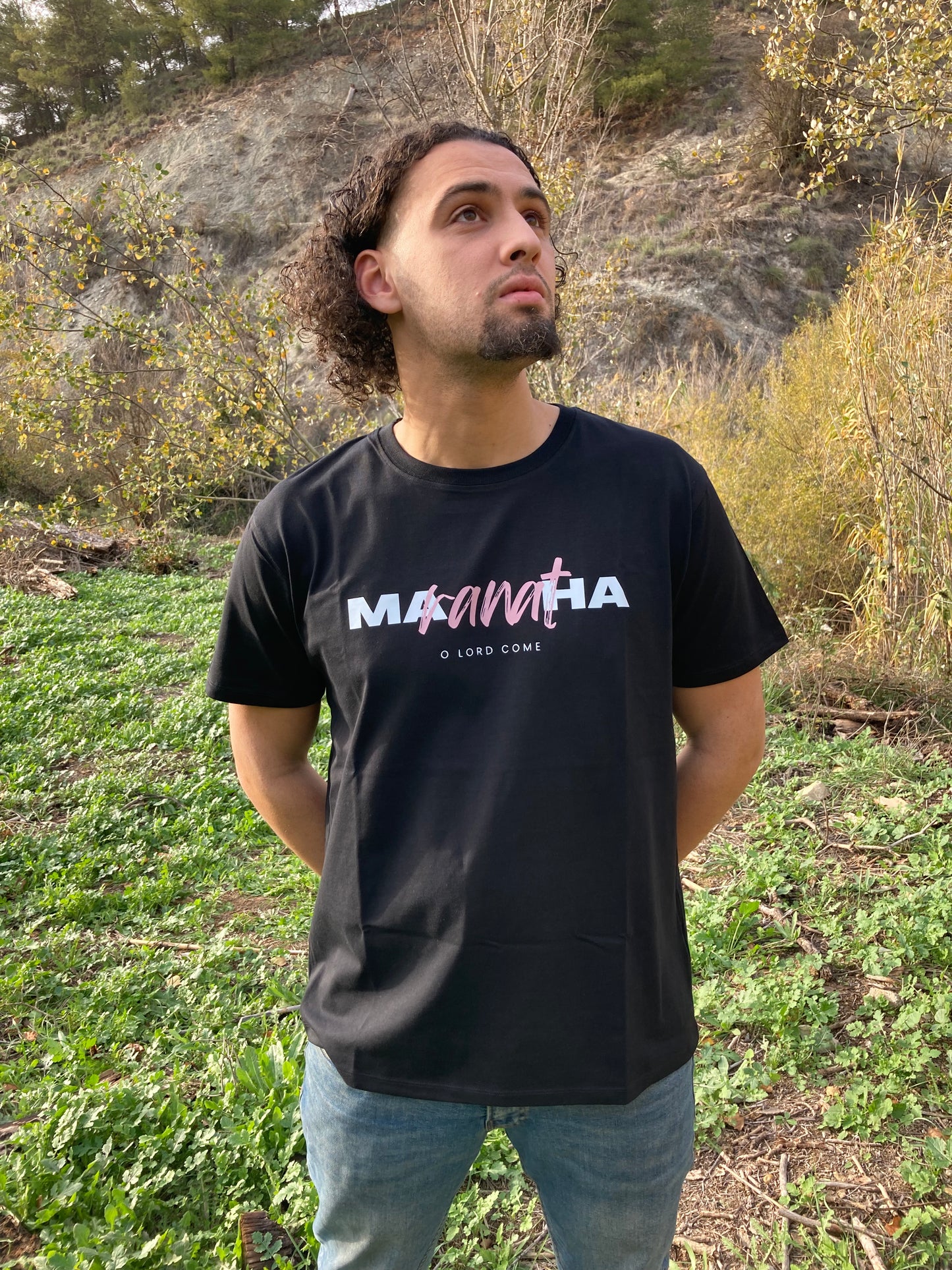 Camiseta negra "Maranatha"